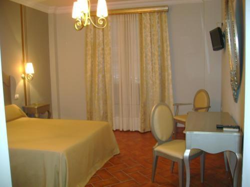 Santa Cruz Hotel ลอสปาลาซิโอส อี บีญาฟรังกา ภายนอก รูปภาพ